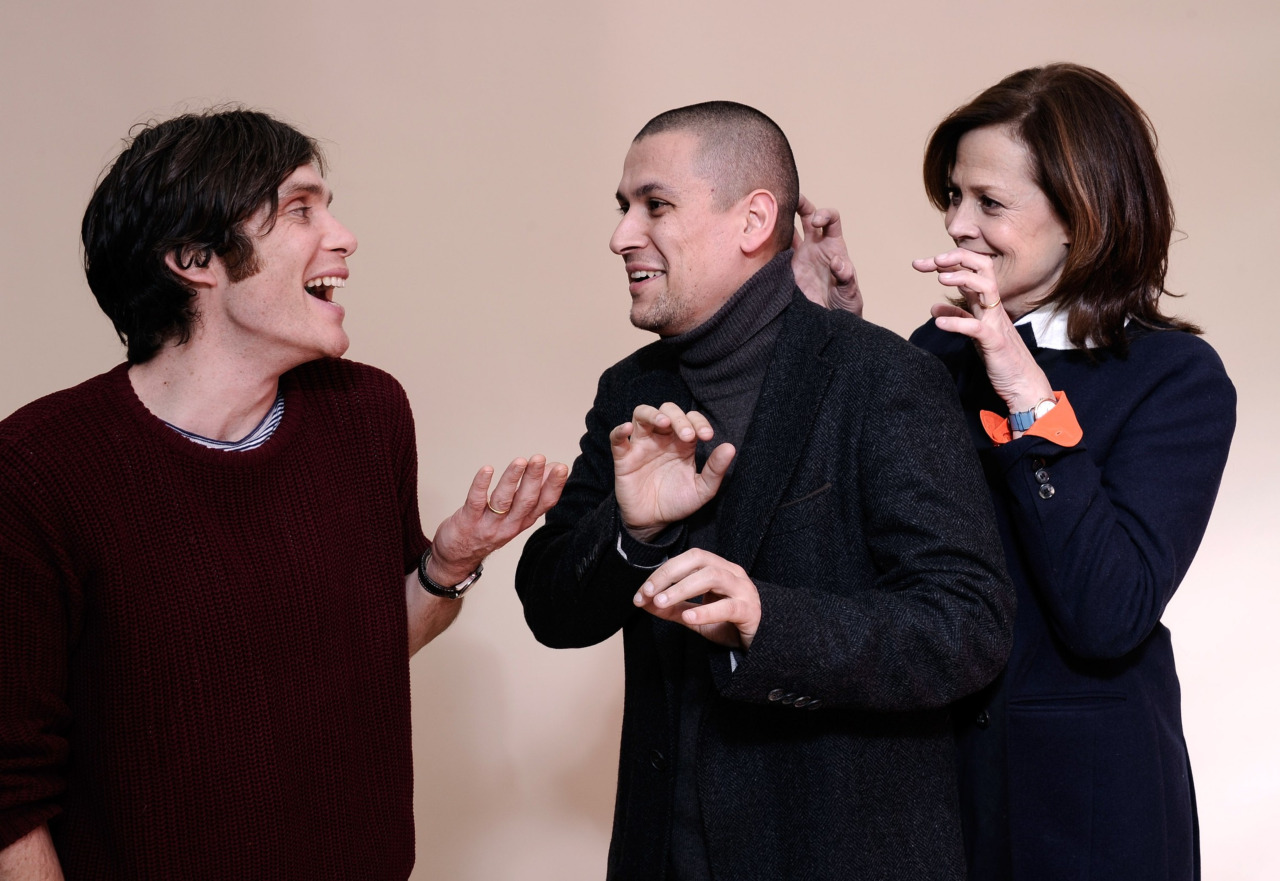 Actor Cillian Murphy (left), and actress Sigourney Weaver (right) playfully trying to scare director Rodrigo Cortés.