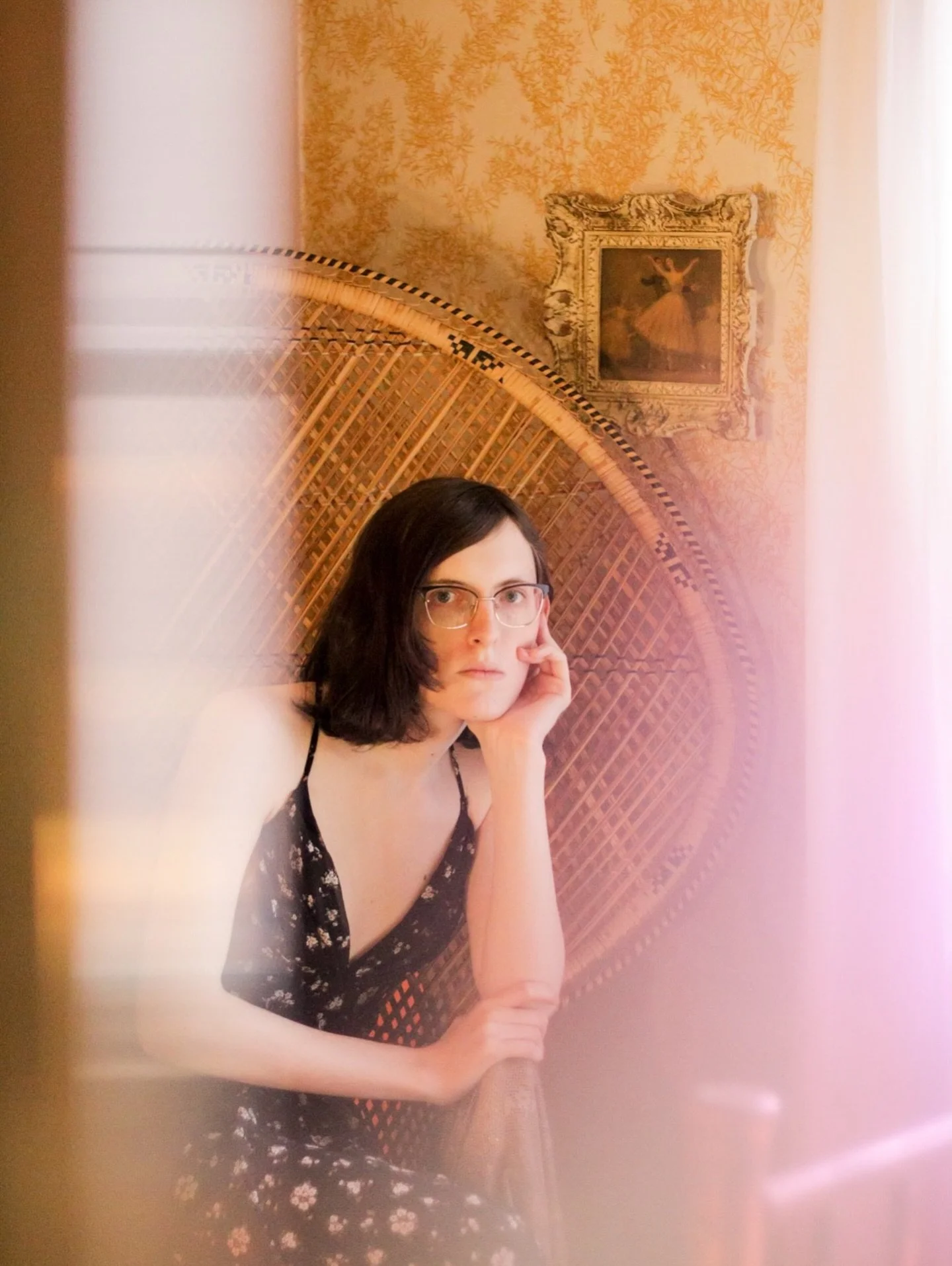 I&rsquo;m asking your soul to read into the photograph more than any words on a page&hellip;

Empowered &bull; Intimate &bull; Luxury

#intimateportraiture #littleblackbook #customphotoalbum #photographframedingold #indianapolisphotographer