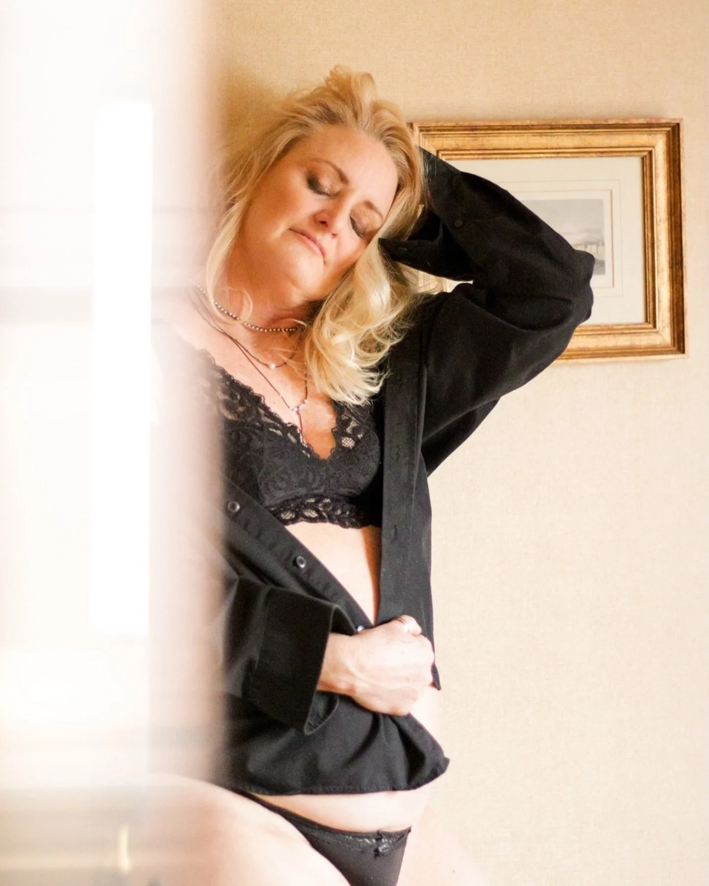 Little black books and curated, bespoke photo albums  feature images from your LAMINA Boudoir Studio Sessions.

Limited Availability Editorial Portrait Photoshoot Experience

LAMINA Boudoir by @animalinadress Is Indy&rsquo;s Best Luxury Photographer.