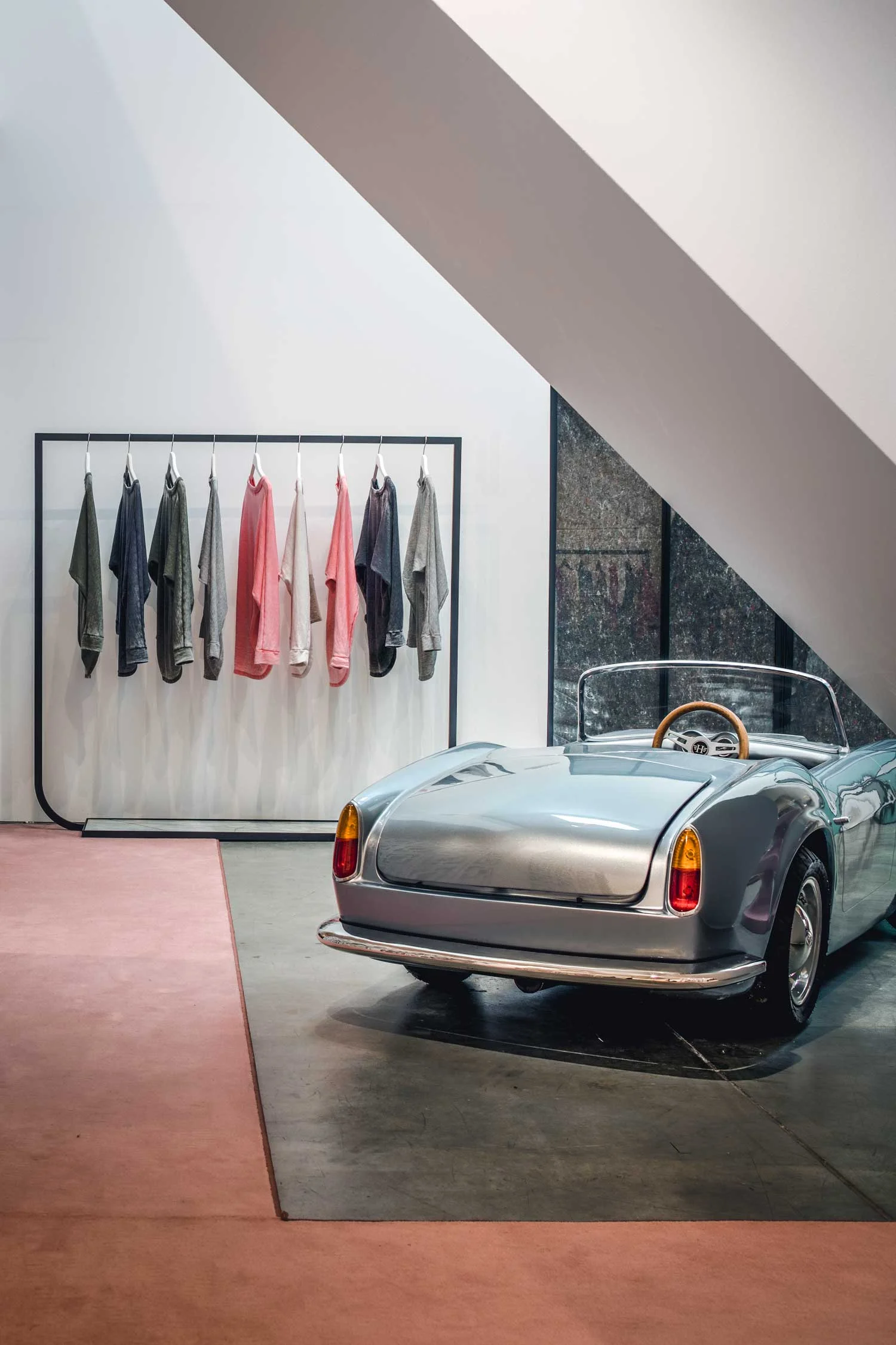 New Market showroom in Amsterdam by Framework