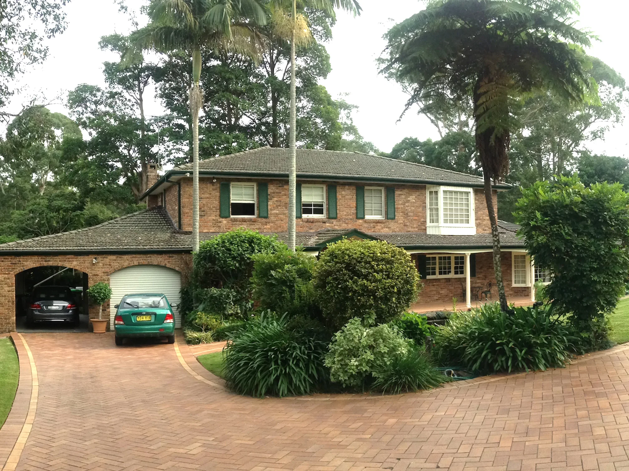 The exterior of the house will have a solid scrub and fresh coat of paint on all the woodwork, but we will retain the iconic red bricks that perfectly complement the colour of the surrounding greenery as well as maintain a feeling of authenticity.