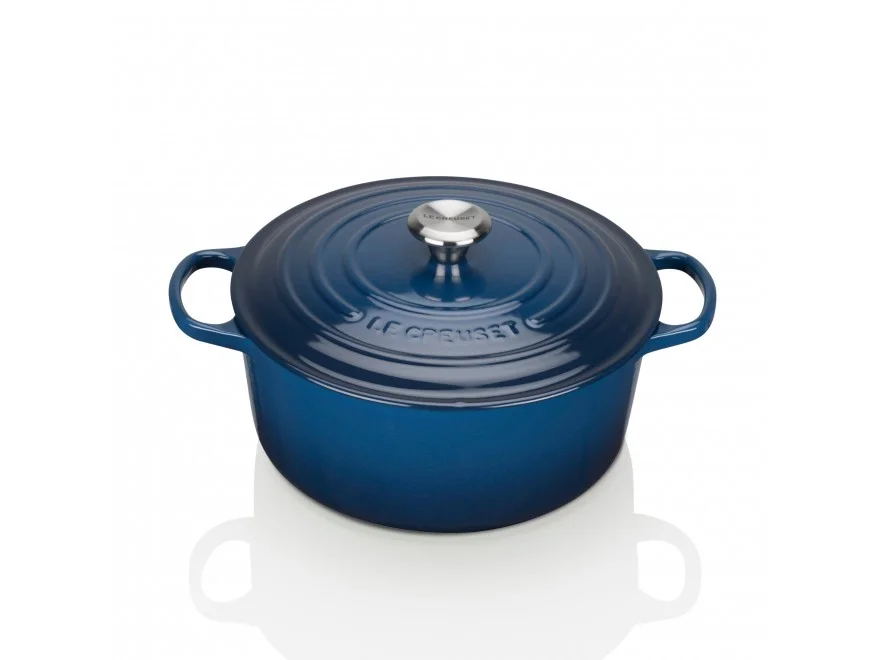 The Signature Cast Iron Sound Casserole dish by Le Creuset is a household essential that can not be mistaken nor should it be overlooked. It is perfect for all of those hearty recipes from soups and casseroles to slow-cooked lamb!