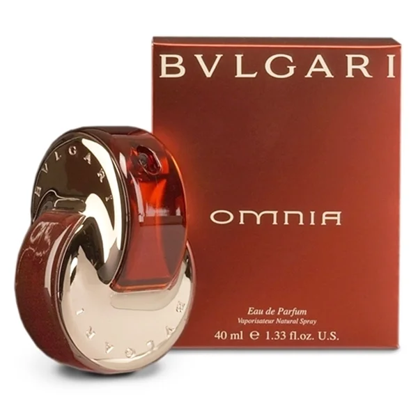 Jess associates the colour red with her mother. She is a woman with an incredible collection of red scarves, bags, coats, shoes, and she never leaves home without accessorising with something red! This bold sensory association extends to her signature scent, Omnia by Bvlgari, which evokes the sense of warmth and reassurance for Jess. 