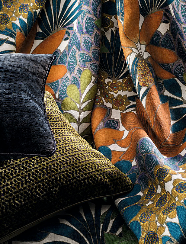 The 'idylle a Rio' printed linen fabric by Misia portrays a luxuriant and exuberant jungle in the style of the French artist Henri Rousseau, known as 'Le Douanier' (the customs officer). The pattern and colour palette gives a sophisticated wintry twist to the palm print we often see in summer.