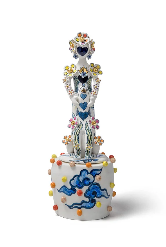 Artist Vipoo Srivilasa is on a mission to relieve “stress, anxiety and exhaustion” with his happy and uplifting works of arts that focus on love and pets. A most fitting gift for the overworked mum in need of some TLC.