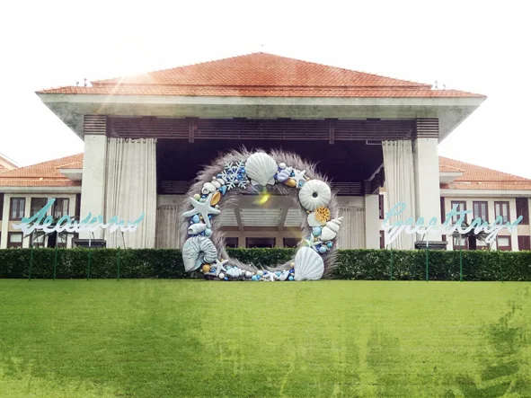 front lawn wreath small.jpg