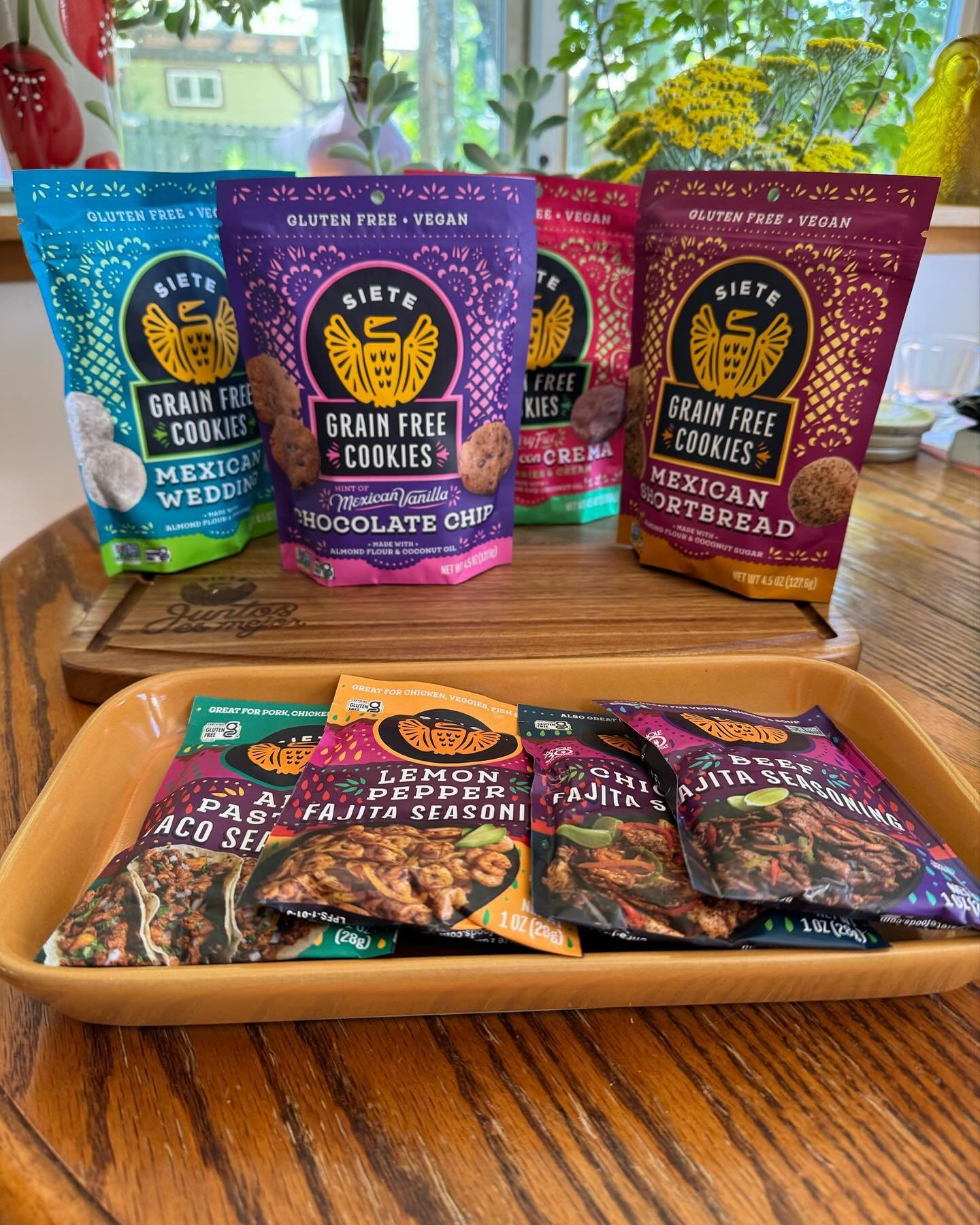 I love being a @sietefoods ambassador because like a lot of my clients, I can&rsquo;t eat gluten and still want to eat yummy choices! 

Siete offers delicious options even if you&rsquo;re not following a specific eating pattern. I can&rsquo;t wait to