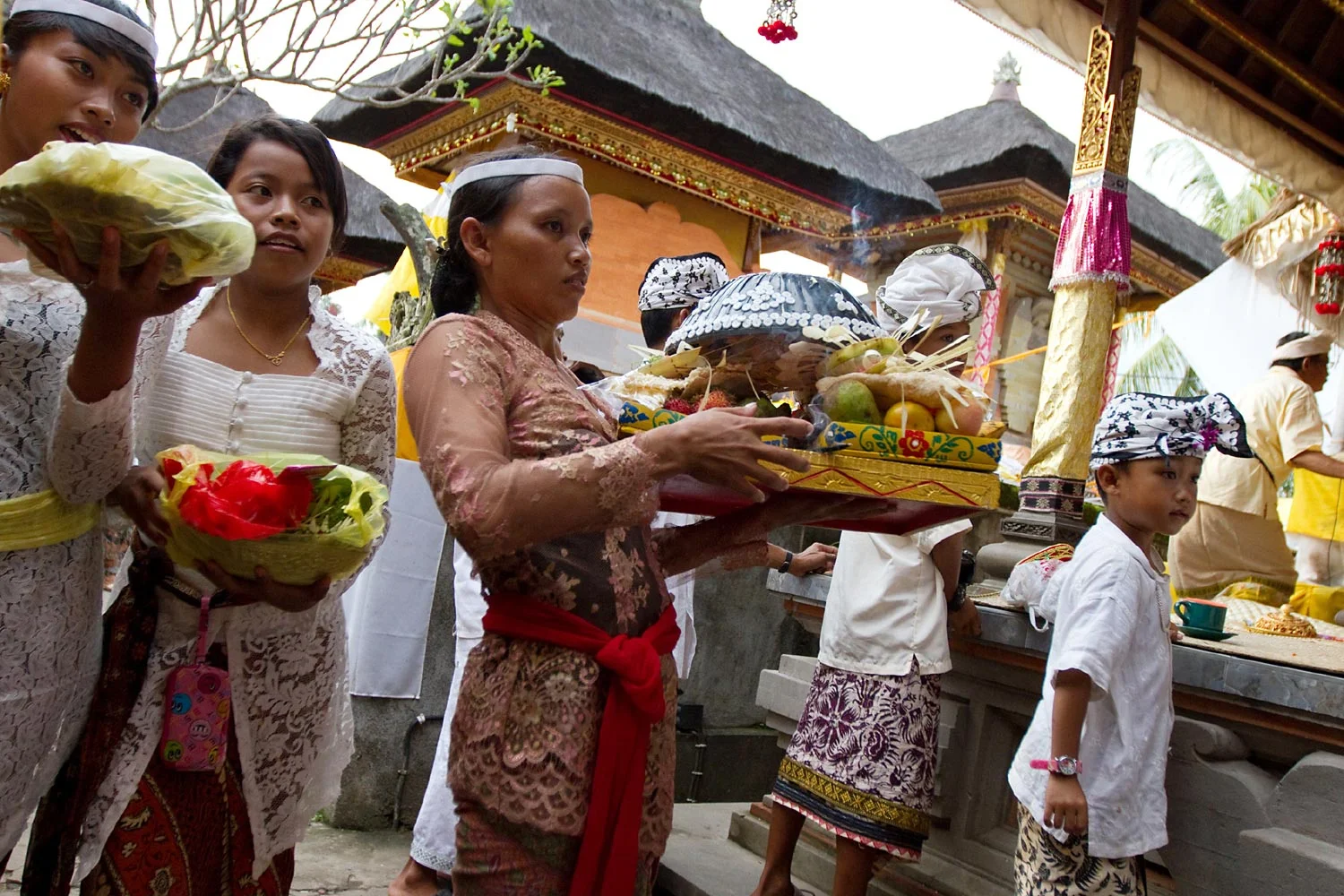 Brining offerings to temple | Gianyar, Bali