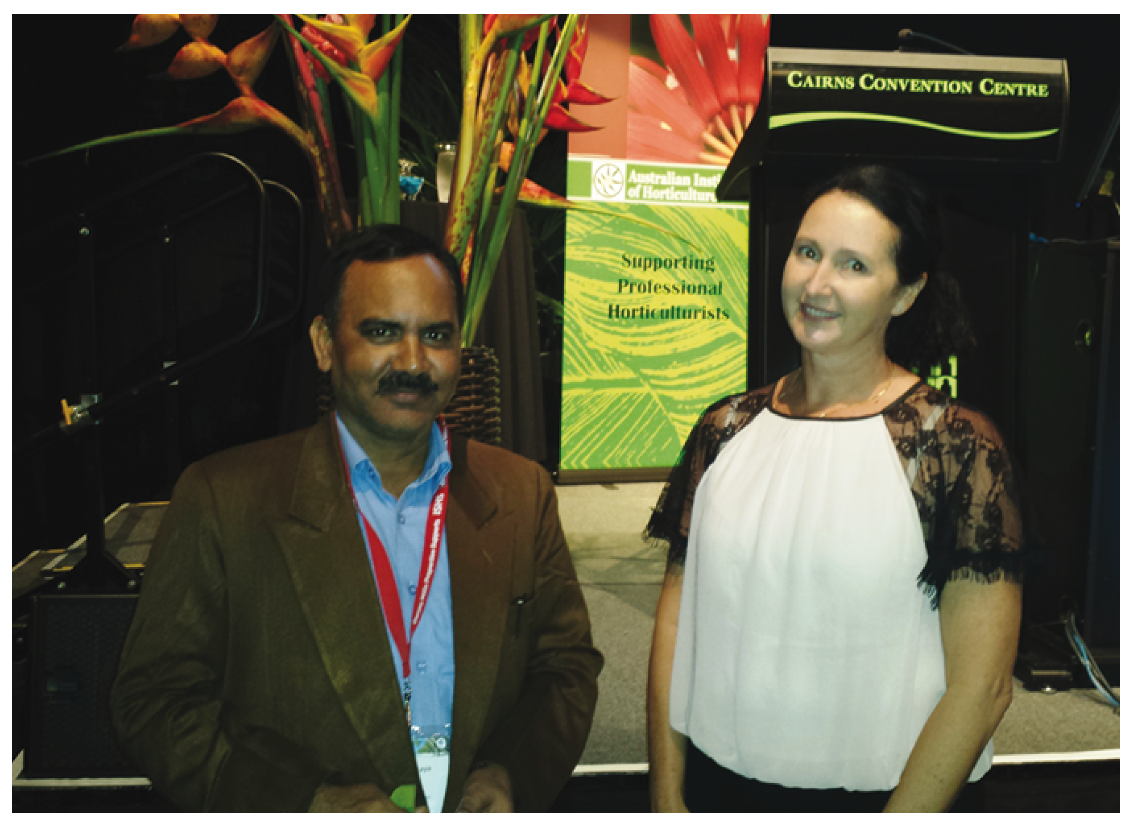 Dr Vik Pandrey (India Council of Agricultural Research) and Dr Natalie Dillon (DAF) discuss mango breeding opportunities.