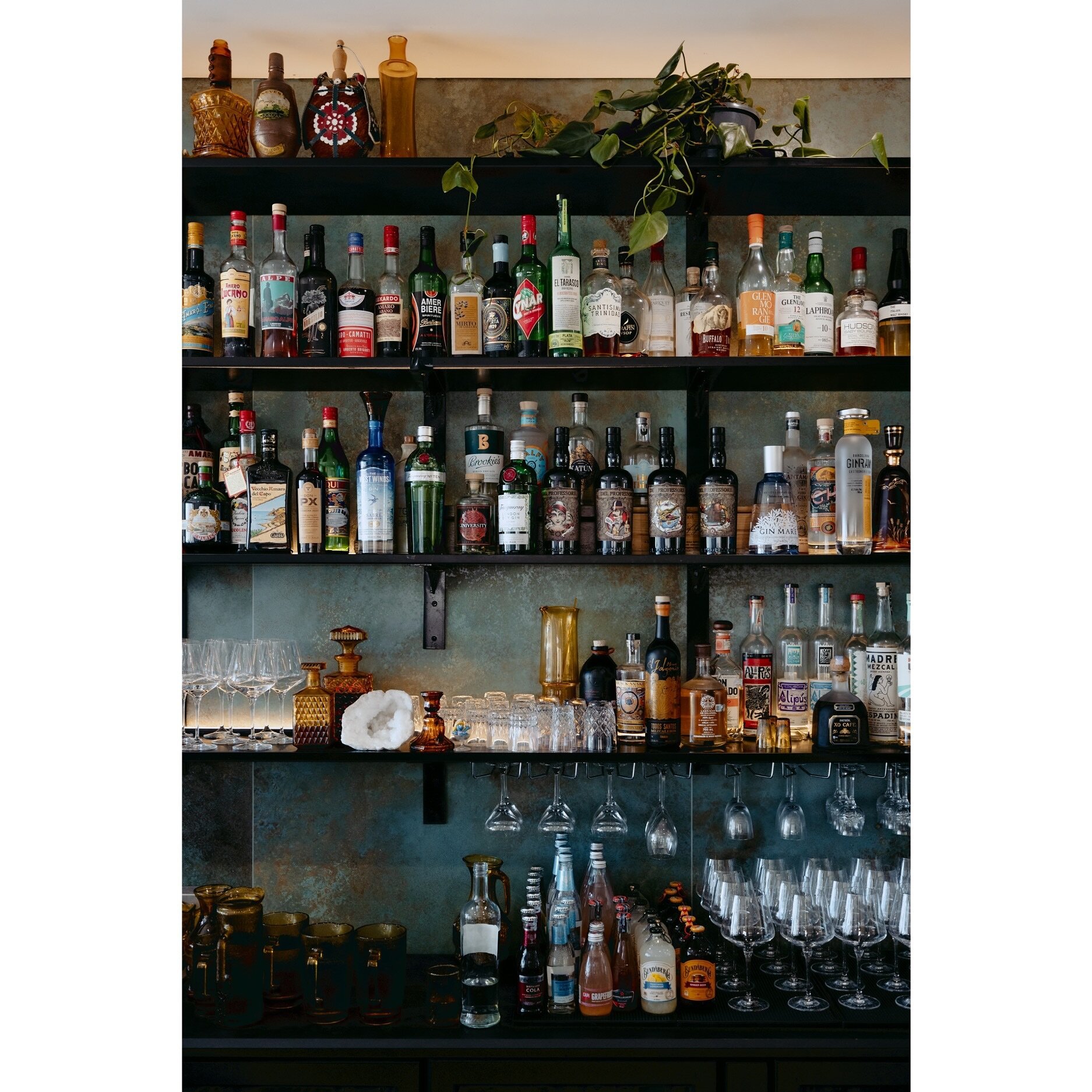 @ladylolabar sure knows how to arrange a shelf. I adore the interiors and vibe of this beautiful bistro in Dunsborough 🍸

New work recently photographed as part of the SWMM Business School with @southwestmarketingmentor