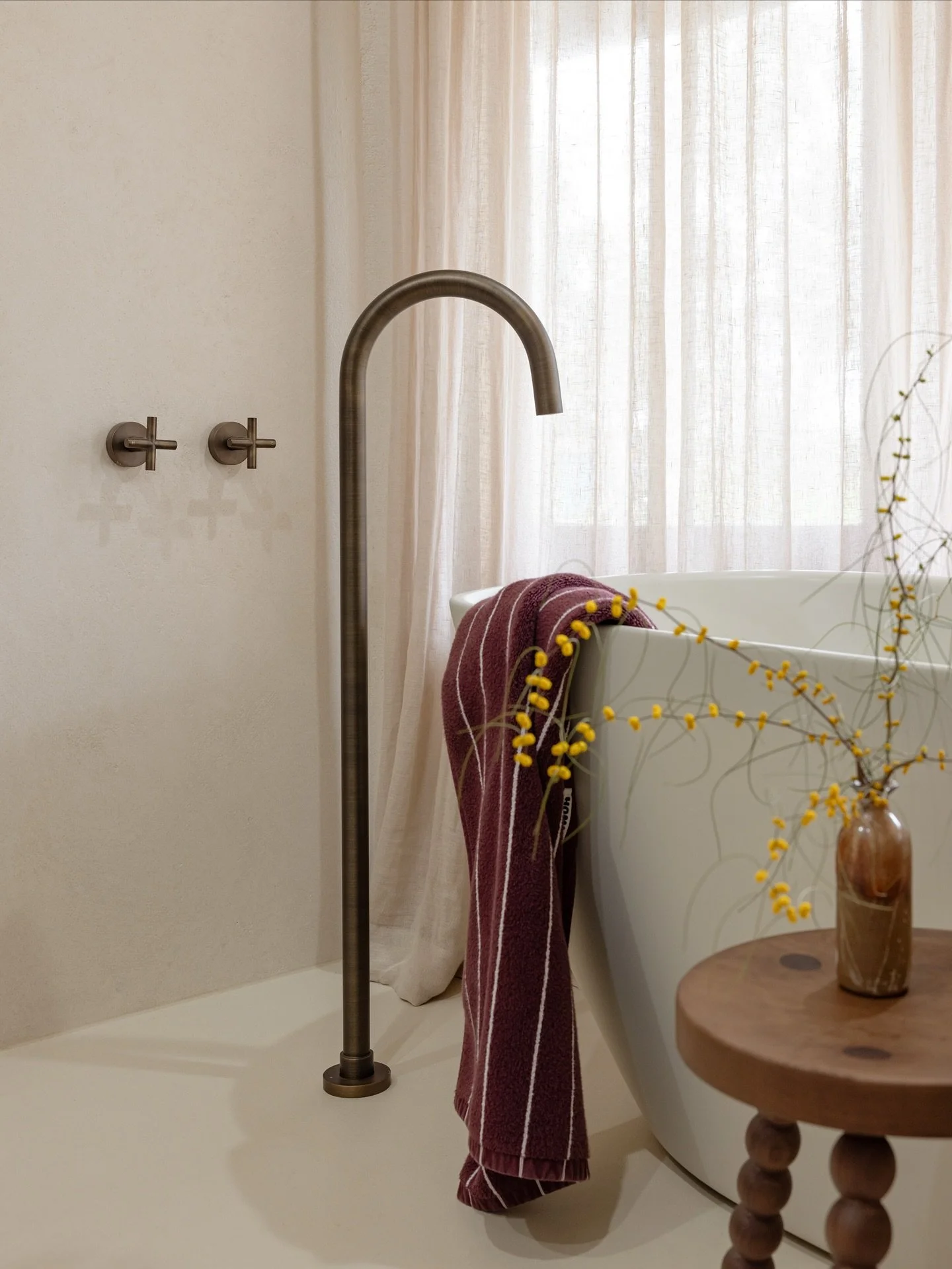 Starting the week with two interior shoots today ❤️

Spending the morning being re-inspired by my shoot at Torrumbarry House last month with @kanari_interior_design

Loved everything about this en-suite bathroom renovation.