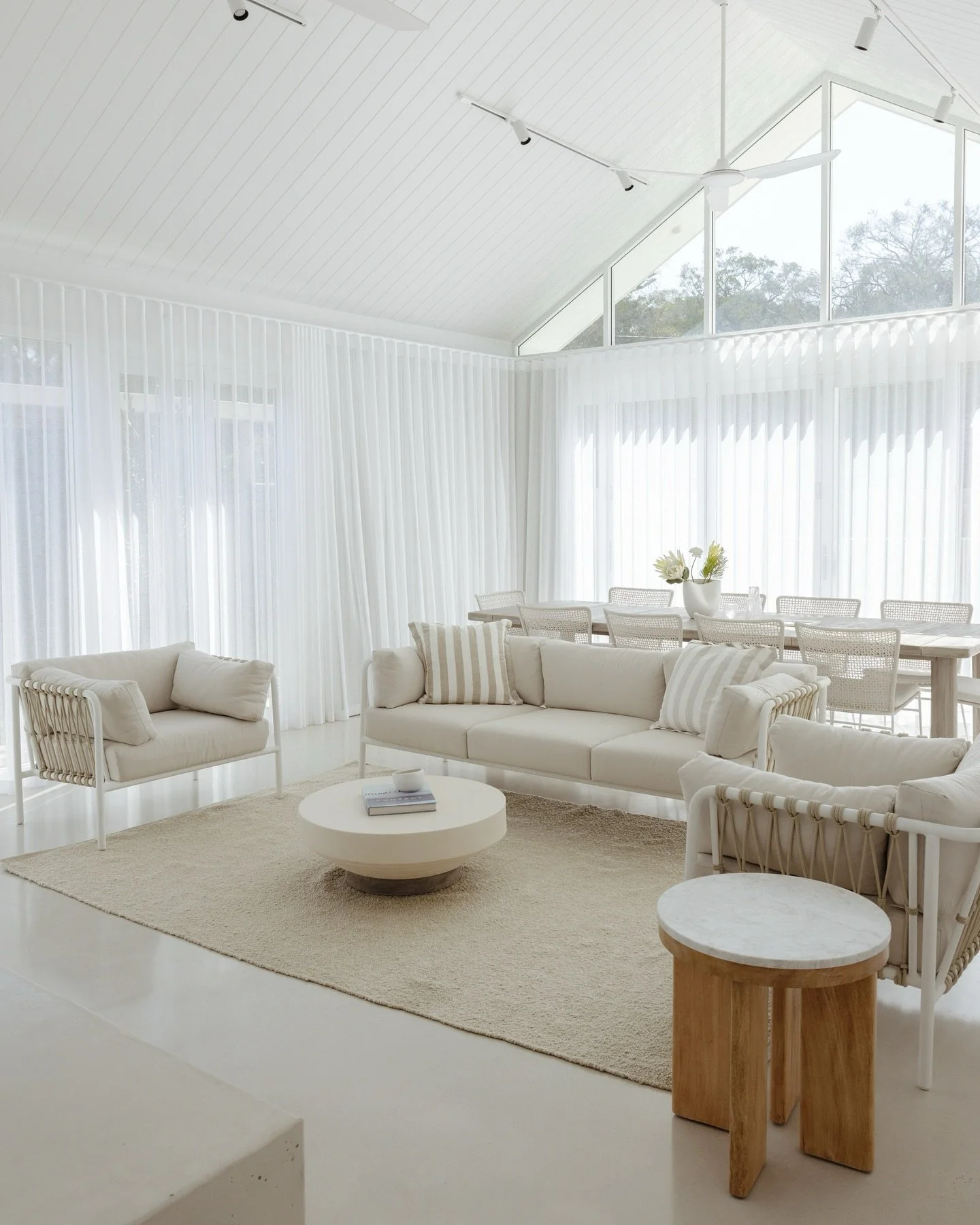 The loveliest project to photograph for @granitelane ❤️ 

Dream Dunsborough modern beach house built by @ @studium_built

Styling and Interiors @granitelane 
Window furnishings @perthwindowdecor 
Furniture @granitelane &amp; @globewest 
Photography @