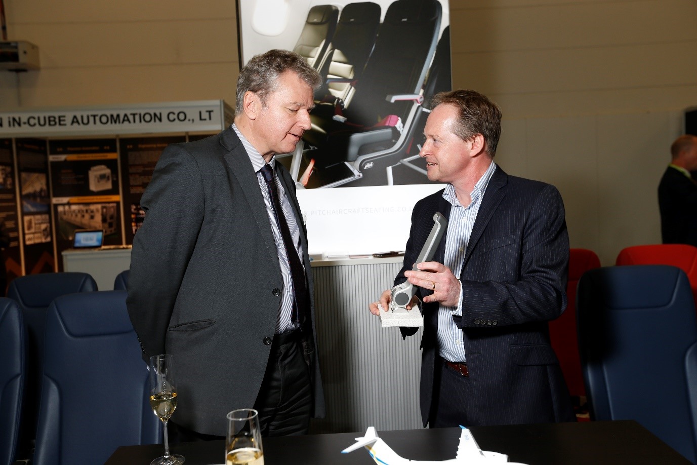 Ralf-Dieter Montag-Girmes, president of the SAAL, presented with a memento of the PF3000 development history by Gary Doy, Pitch CEO.
