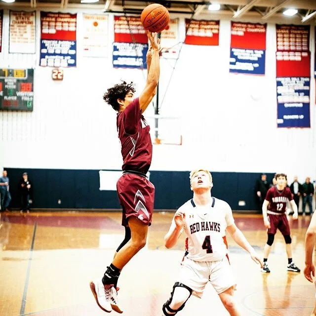Monument Mountain HS boys b-ball.. good luck at the cage @dion_brown1 @connorhanavan