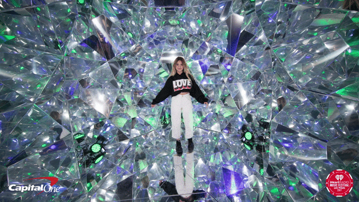 JuliaMichaels_GIF.gif
