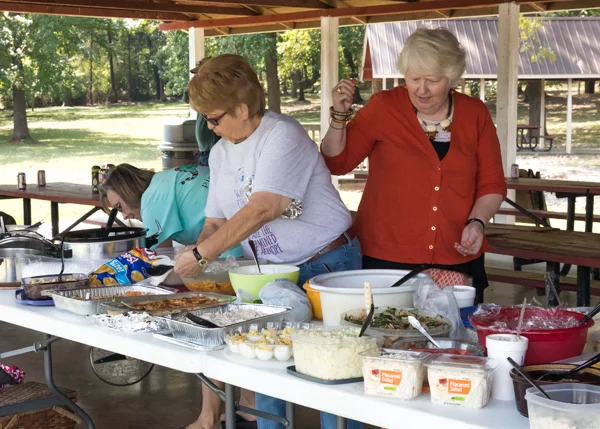 114-'17 FBC Picnic.jpg