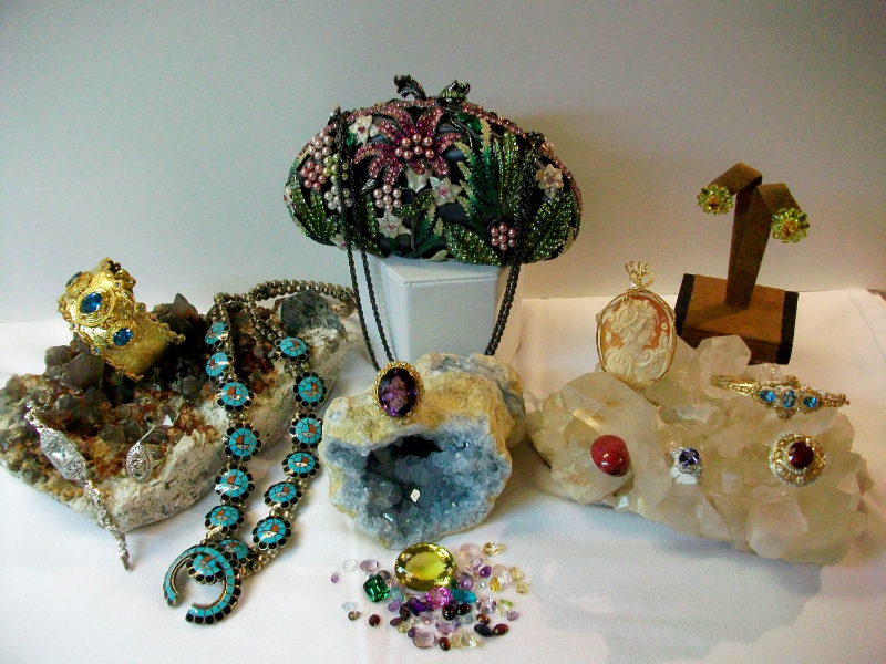 Welcome to the Jewelry Workshop page where we have fun creating that special gift for others or a special heirloom piece of jewelry just for yourself and to hand down to your family. Send me your ideas and types of classes you are interested in.