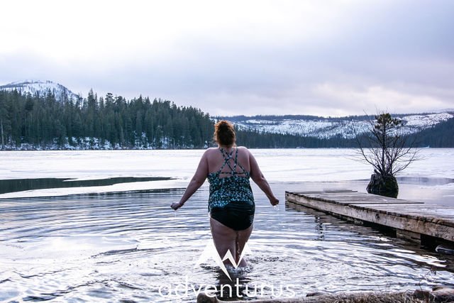 Rachel taking a cold water plunge during the winter retreat organized by AdventurUs at Bend.