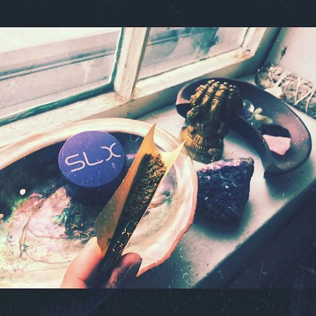 &bull; grab your @slxgrinders and before you know it, it will be Friday! &bull; for all my hippies out there while you&rsquo;re grabbing your @slxgrinders, grab some crystals, sage &amp; get a little meditation in! I know I will! Wishing y&rsquo;all 