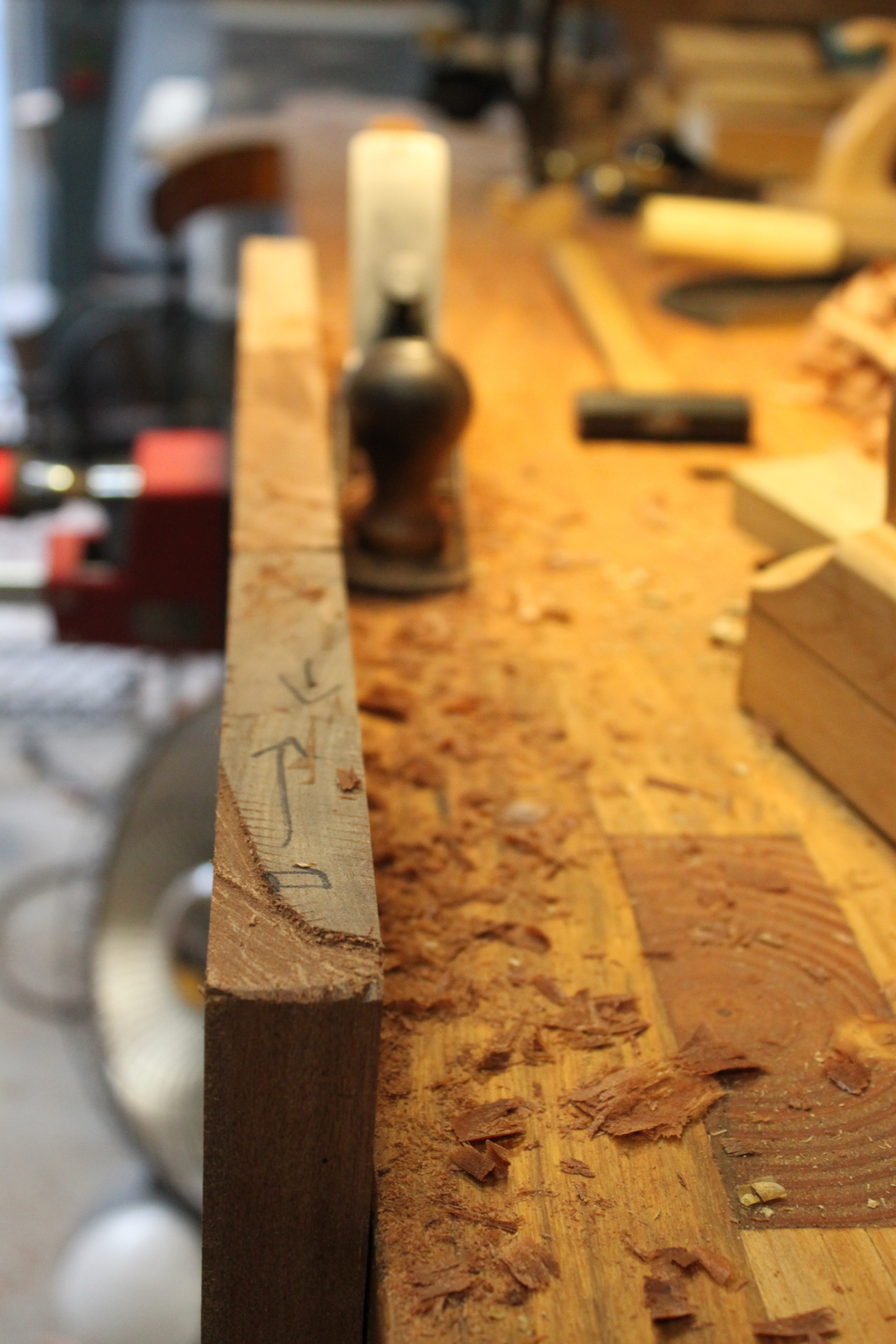 In defense of my absolute rubbish sawing here, I realized it might be quicker just to plane this tiny bit off instead of trying to keep a straight sawline where there wasn't enough material to keep the saw in the cut. 