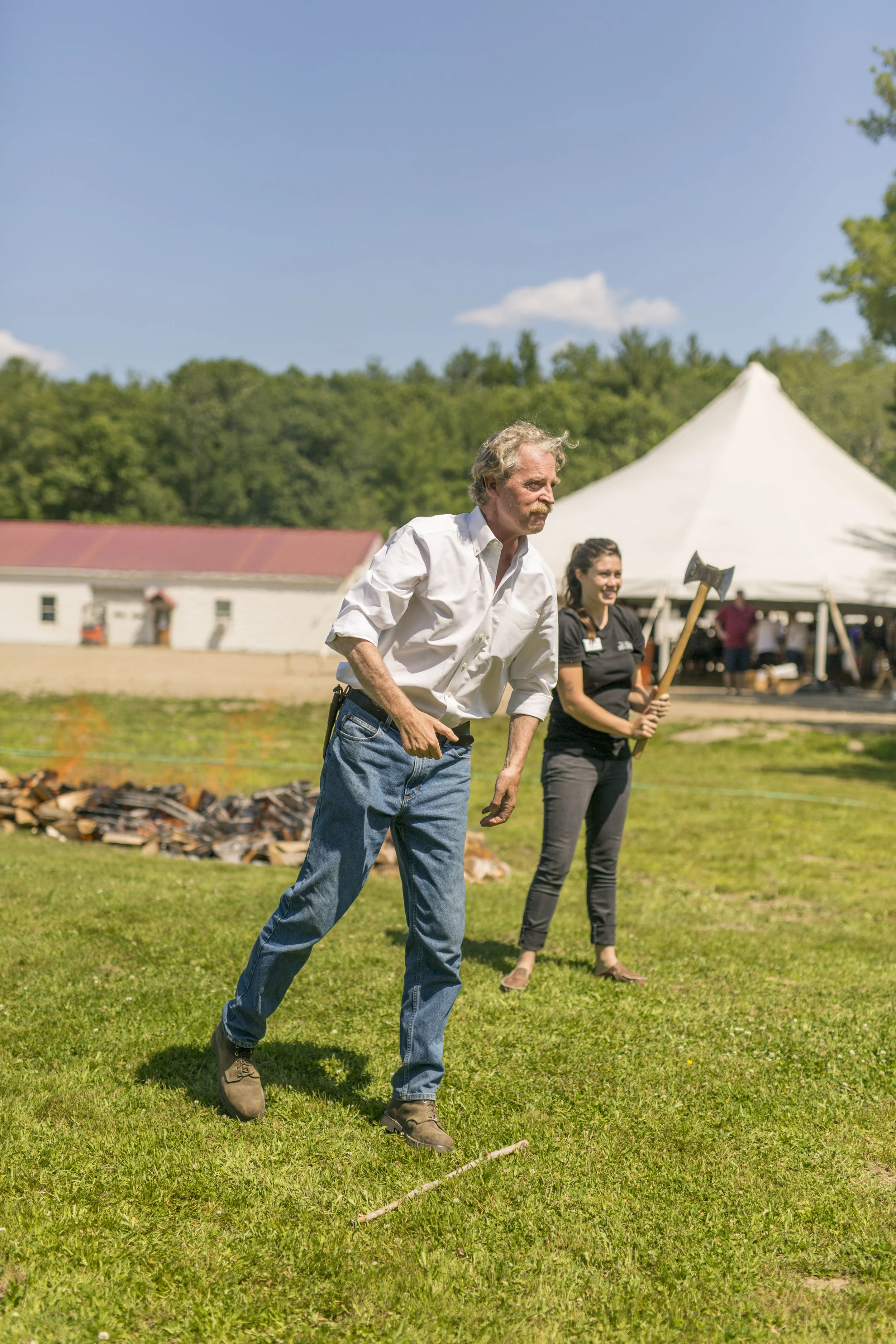 Thomas Lie-Nielsen teaching me how to throw an axe