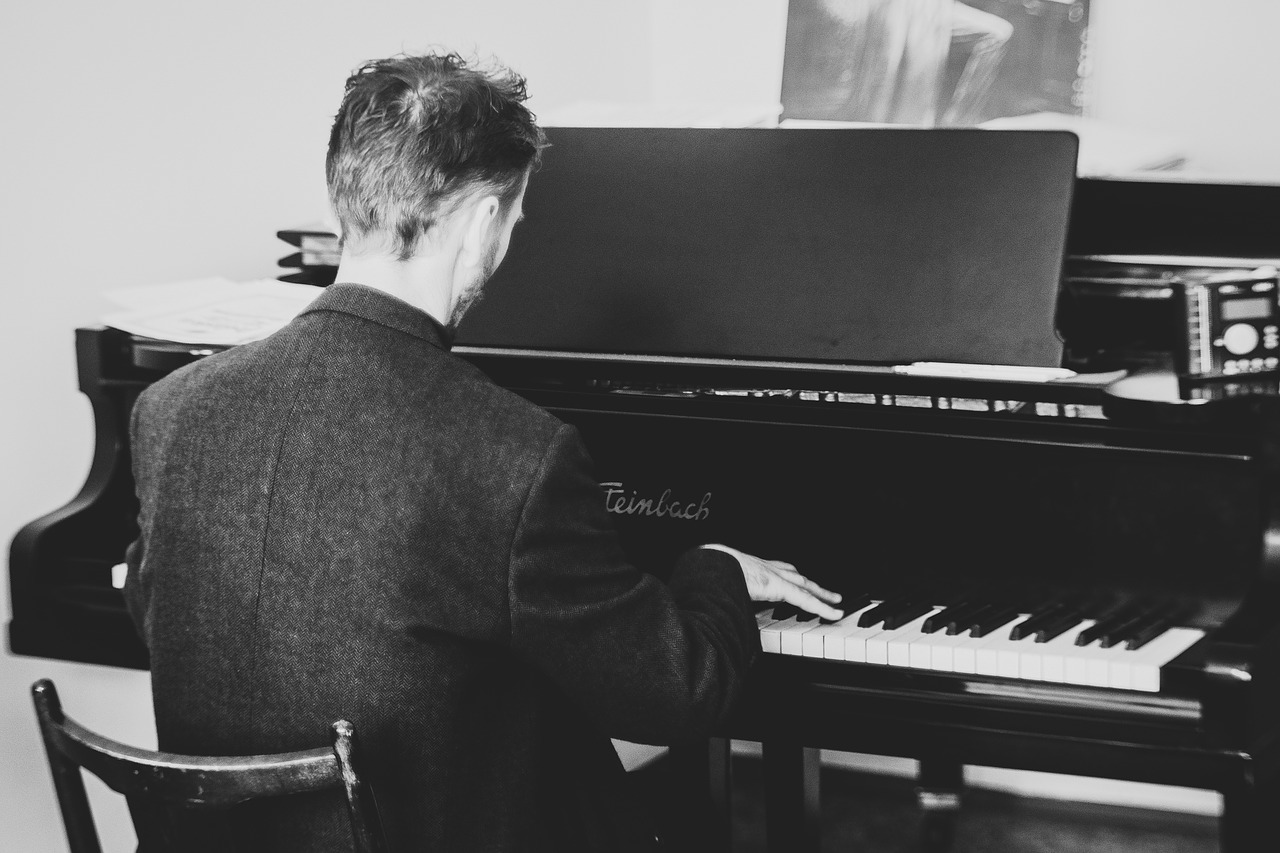 Memory lapses during a performance are actually not to do with memory at all, but stem from disengagement from the music resulting in diminished concentration levels.