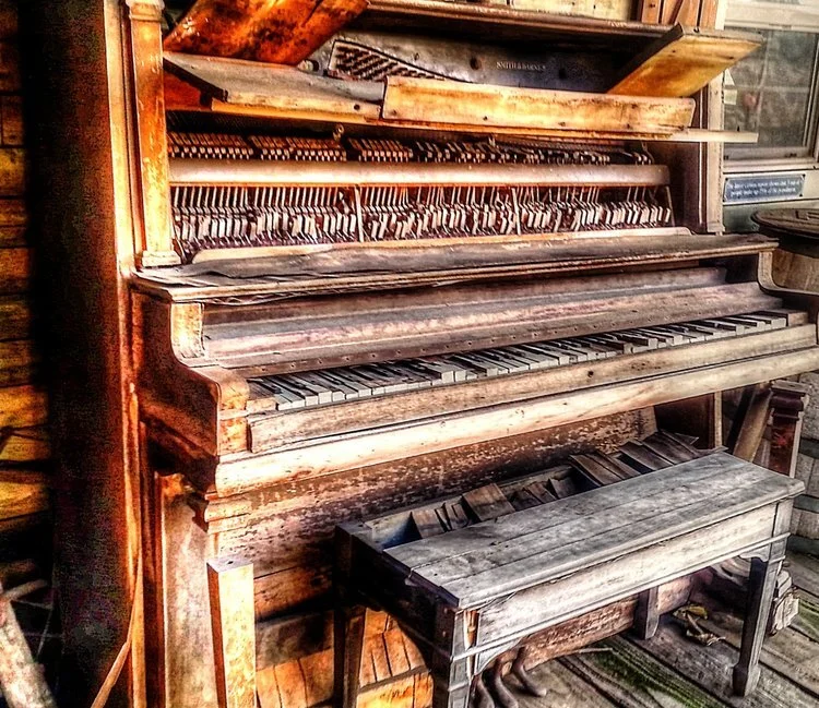  Be wary of old pianos that are worth less than the cost of moving them. 