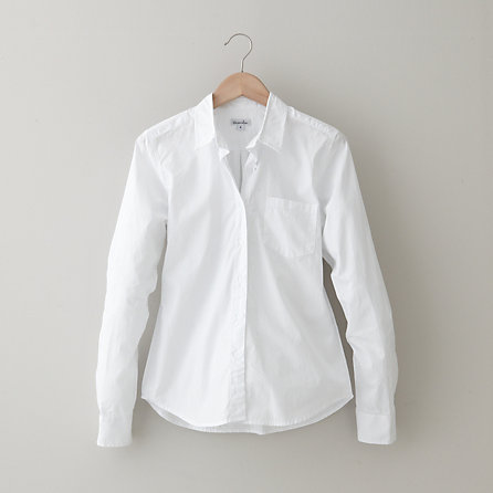 The launch of Steven Alan's first collection in 1999, including his now-signature Reverse Seam Shirt, created a loyal following for Steven's unique brand of casual, smart, self-assured essentials for both men and women. Steven now sells his collections at six eponymous New York stores, and in 2008 introduced three locations in Southern California. The Steven Alan Collection also reaches a global audience, and is now sold in over 300 stores worldwide.