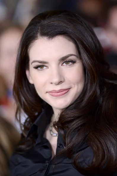 Stephenie+Meyer+Red+Carpet+Breaking+Dawn+Premiere+VoC5LoUGtI0l.jpg