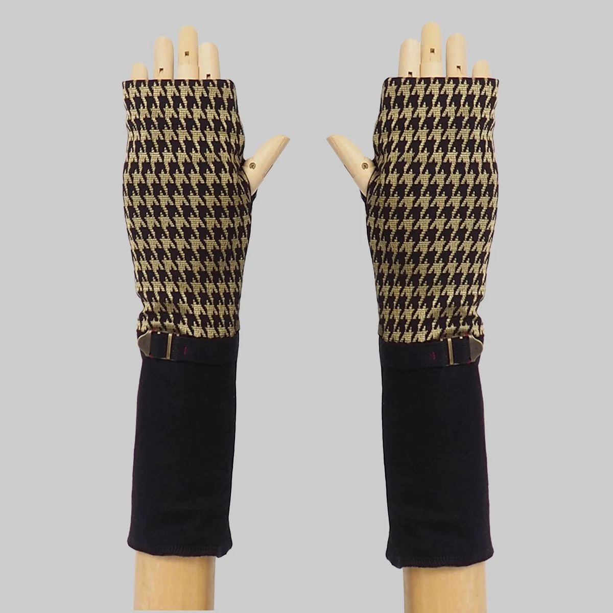 HOUNDSTOOTH HAND.jpg