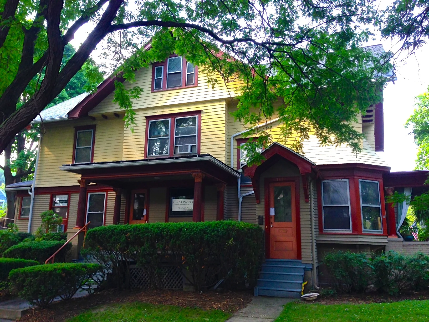 Location, location, location! It does not get any better then this. Nestled right in the heart of Park Ave, this property is literally in the center of it all. 