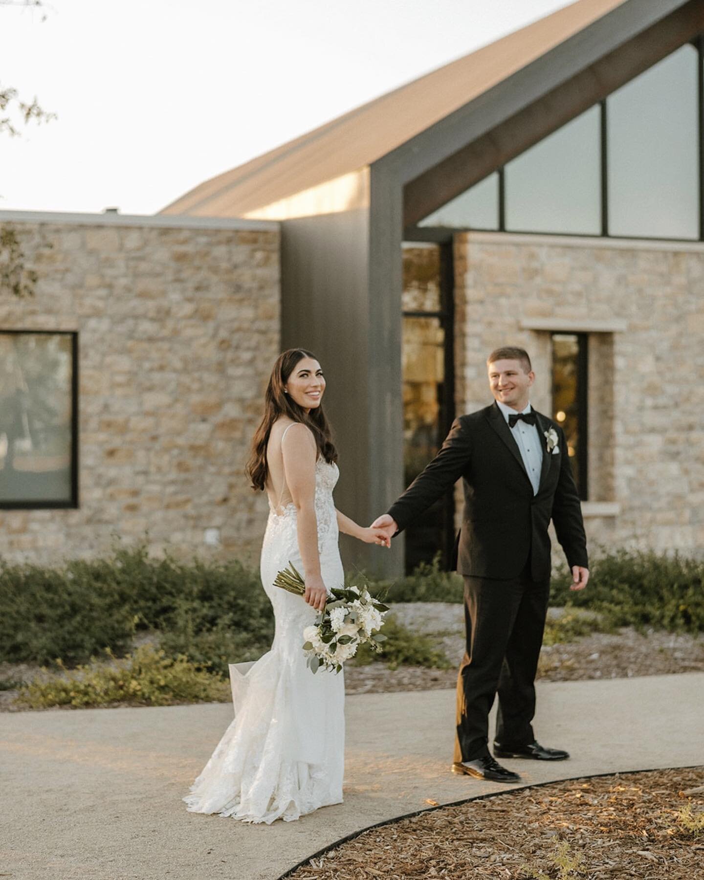 Madeline + James&rsquo;s wedding at the gorgeous @stanlyranchauberge in Napa was so dreamy! Here are just a few previews from the day I just had to share. 

Venue: @stanlyranchauberge 
Photographer: @julianaaragonphoto 
Planning: @christine_cmgevents