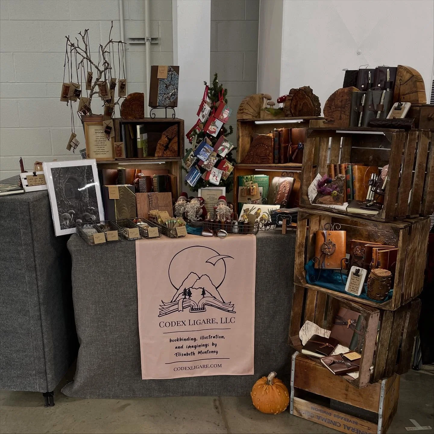 All set up at Oddmall with my booth squeezed into a tiny spot (which I actually think is kinda fun, I always love more height) and, as promised - bookends!