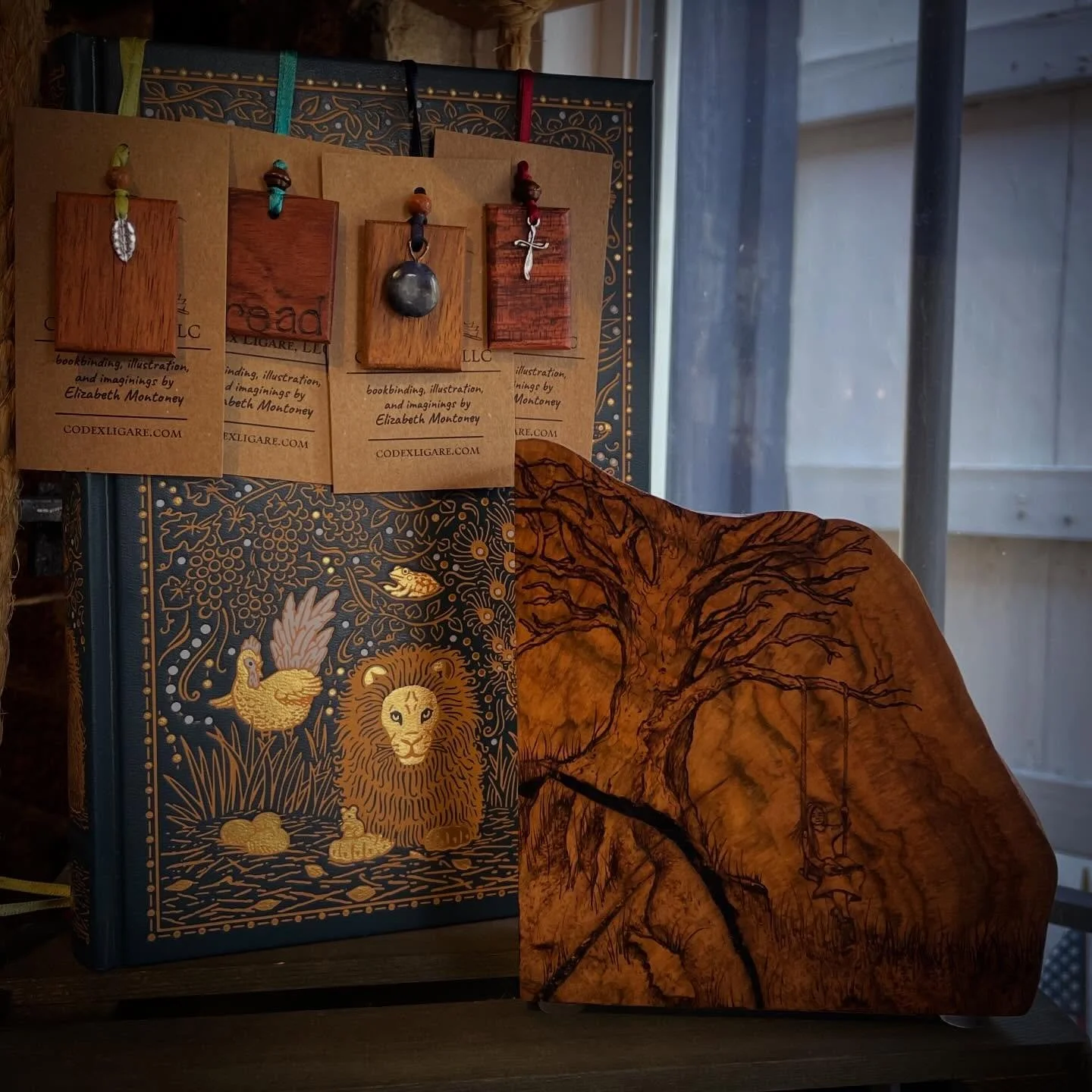 Today @simply.handmade.jail got a restock, including some new styles of refillable journals, new bookends, plus various other odds and ends across my whole product line, as Simply Hand Made is the shop where I sell the widest range of my work outside