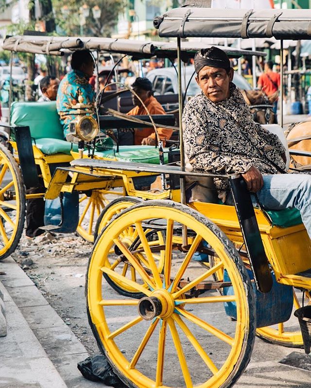 The Chaos and Color of Jalan Malioboro
.
.
.
 #travel #igtravel #indonesia #yjogjakarta #folkindonesia #dancer #keratonjogja #traveljogja #beautifuldestinations  #digitalnomads  #passionpassport #postthepeople #travelgram #tourism #instago #passportr