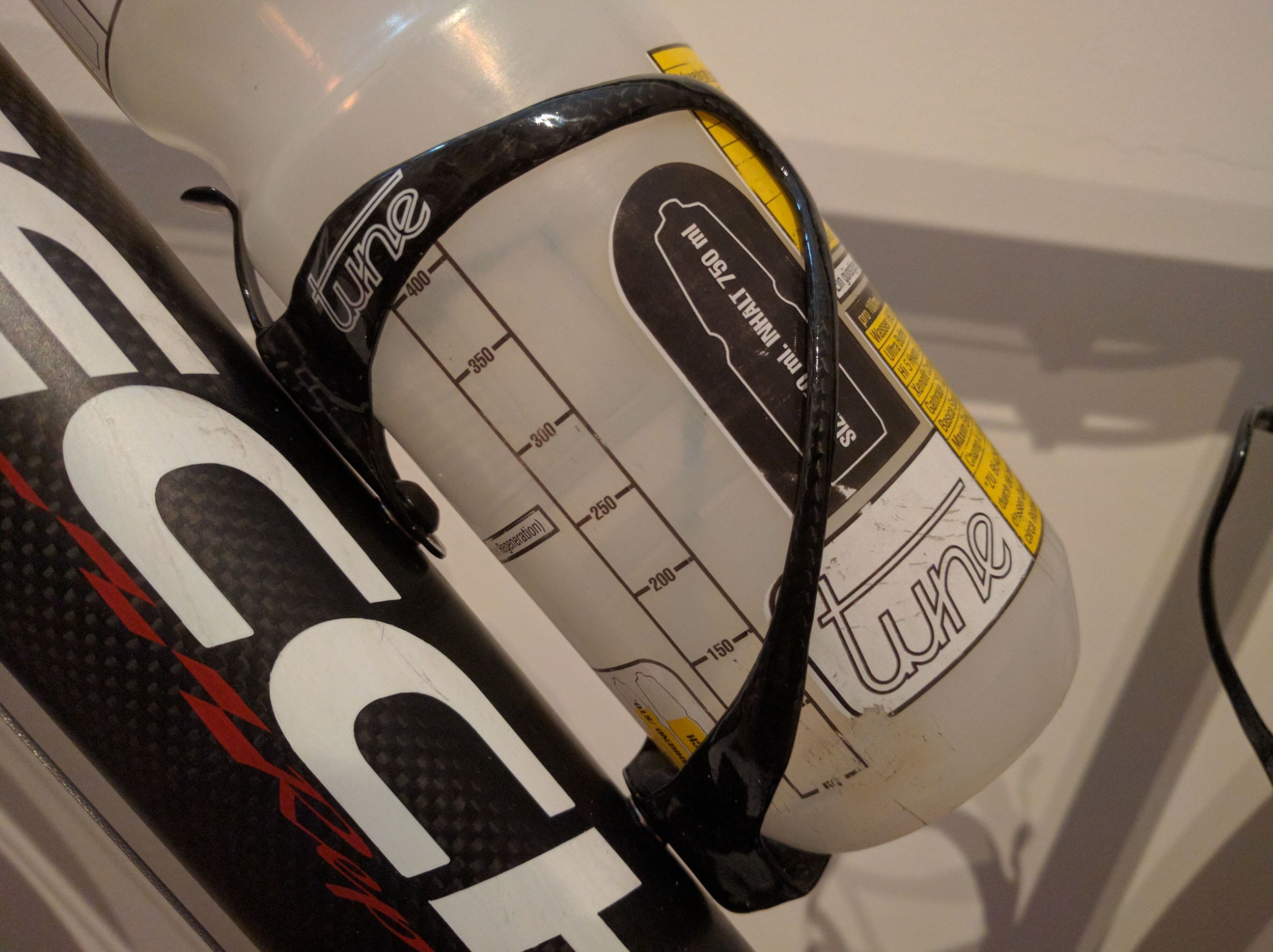 Give your bottles a carbon hug.
