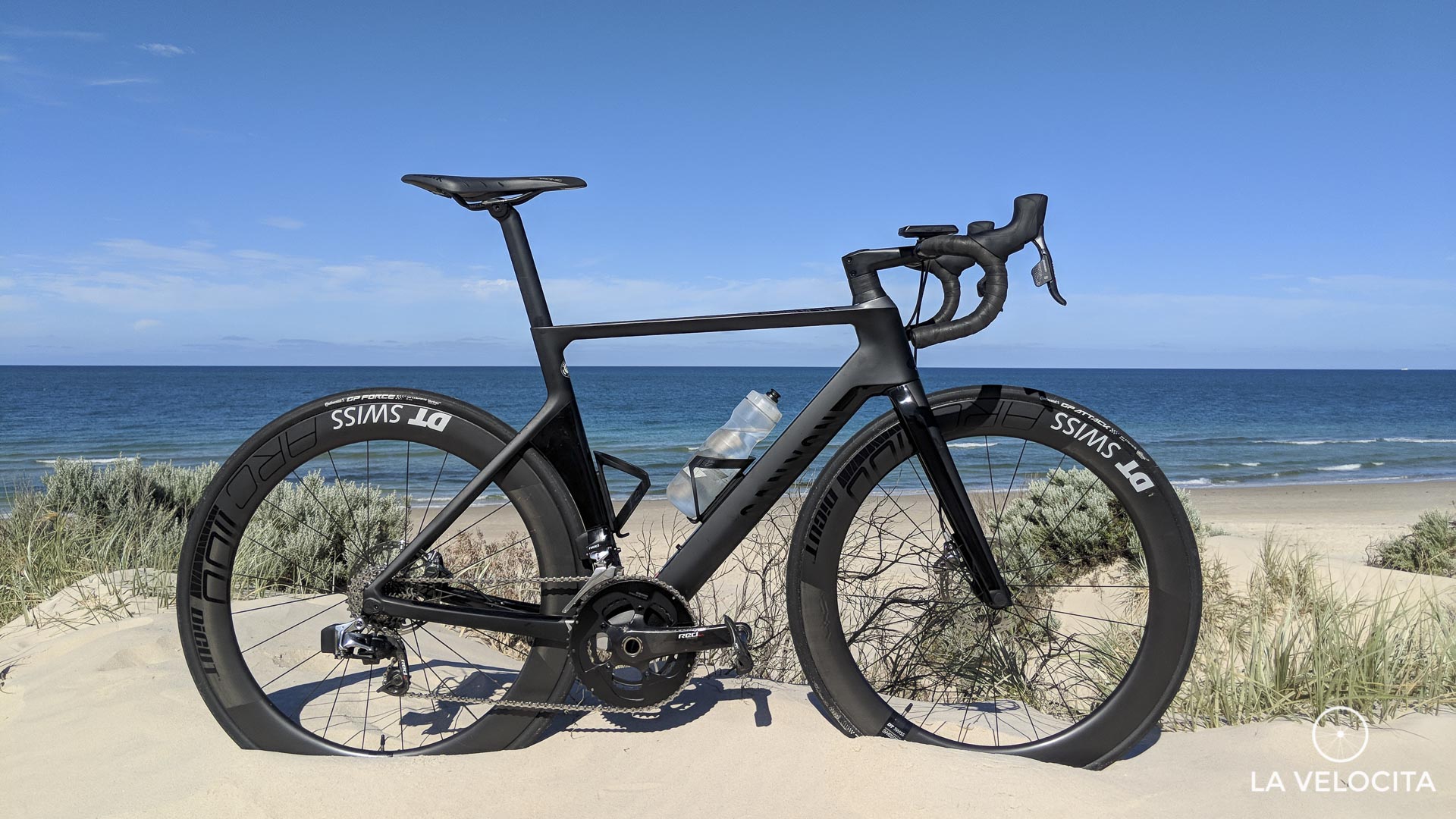 Canyon обзор. Canyon Aeroad CF SLX. Canyon Aeroad CF SLX Disc. Canyon Aeroad CF SLX 2019. Canyon Aeroad SLX CF 8 0 di 2 Disc.