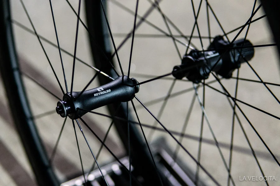 Reynolds AR 41 X front hub.jpg