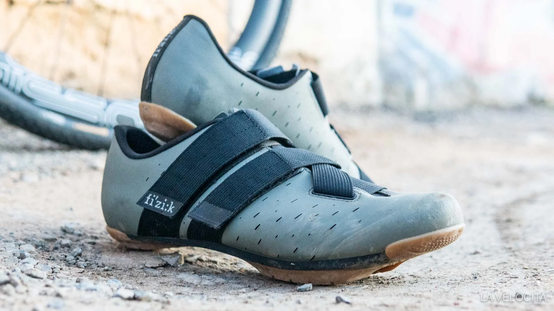 Fizik Powerstrap Terra X4 gravel shoe review - LA VELOCITA