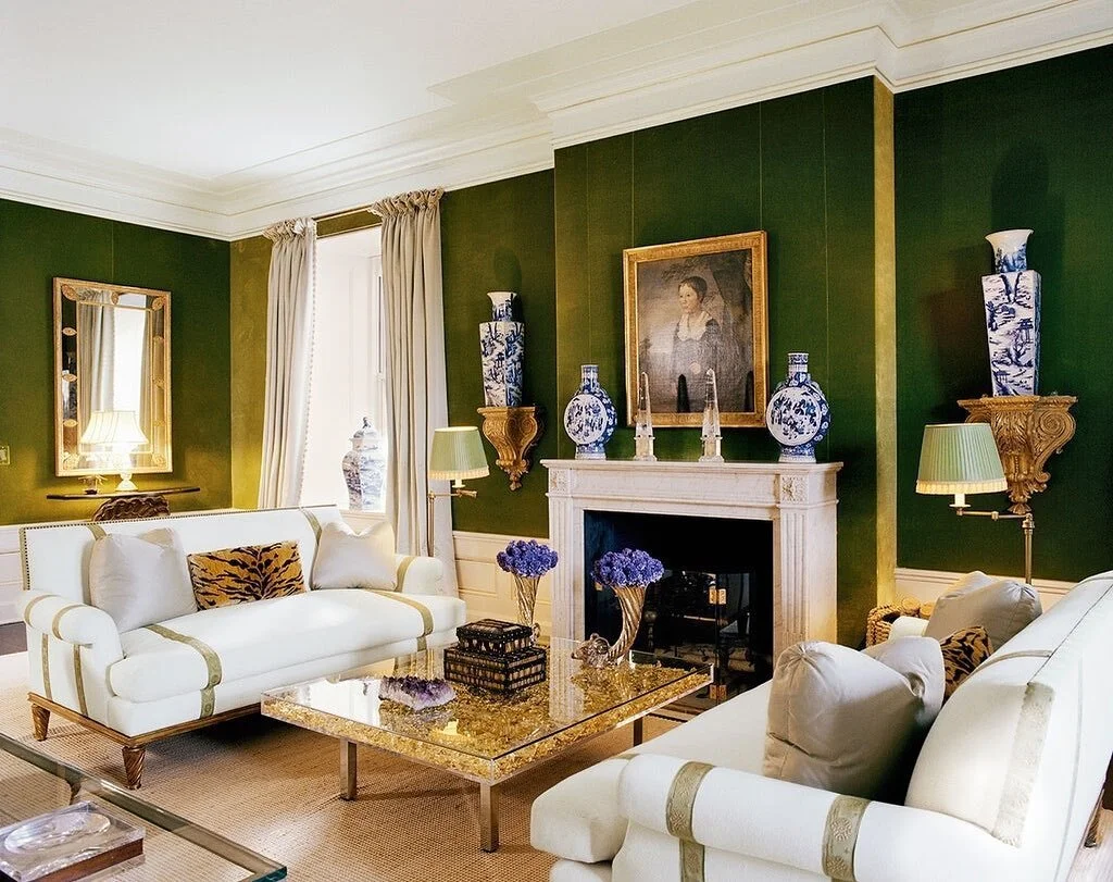 Table Or at Tory Burch’s New York apartment 📸  Francois Halard
 
#interiordesign #inspiration #vintage #vibe #homedecor #moody #style #beautiful #design #details #yvesklein #tableor #toryburch #francoishalard #newyork #livingroom #velvet