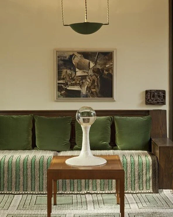 Cozy corner by Eliel Saarinen in Cranbrook, 1930
 
#interiordesign #inspiration #vintage #vibe #homedecor #moody #style #beautiful #design #details #architecture #hometour #elielsaarinen #stripes #bench #upholstery #cozy #cranbrook