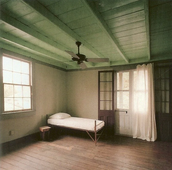 Bargeboard bedroom in New Orleans for World of Interiors 📸  Toni Meneguzzo
#inspiration #vintage #vibe #moody #style #beautiful #outfit #fashiondesign #details #runway #aesthetic #natural #beauty #bargeboard #neworleans #frenchquarter #worldofin