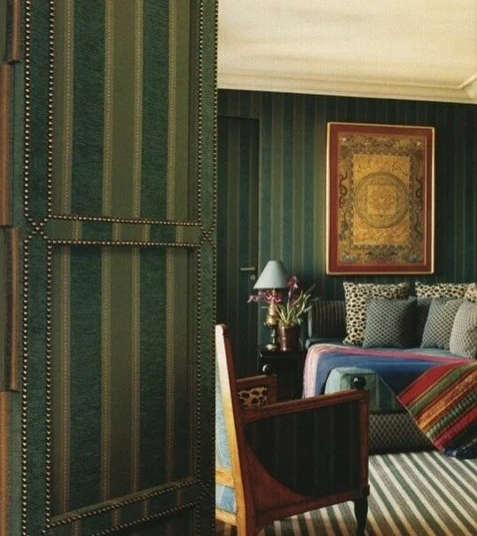 Guest Bedroom by Francois Catroux in Paris 📸  François Halard
 
#interiordesign #inspiration #vintage #vibe #homedecor #moody #style #beautiful #design #details #french #bedroom #françoiscatroux #francoishalard #paris #bedroom #bed