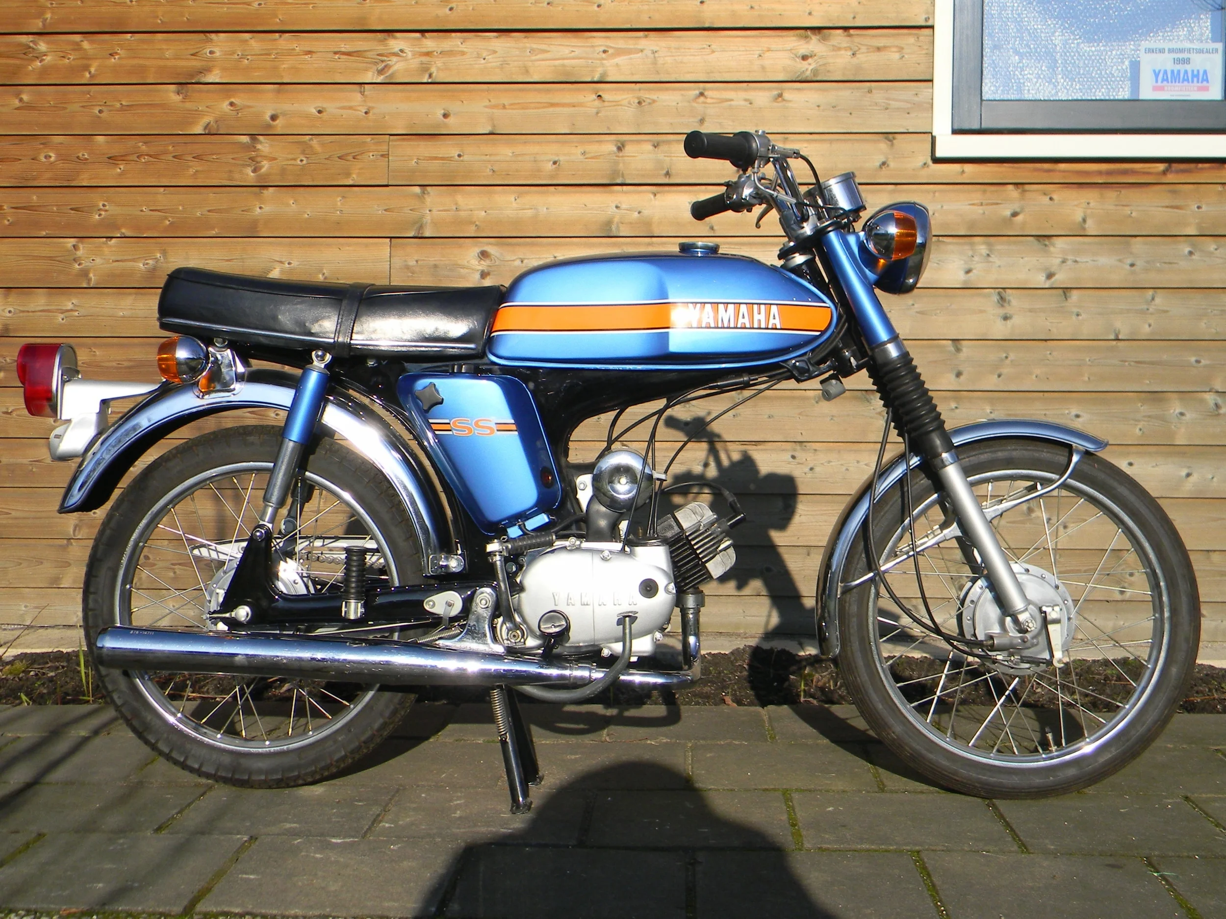 Yamaha FS50 '75 Cosmic Blue