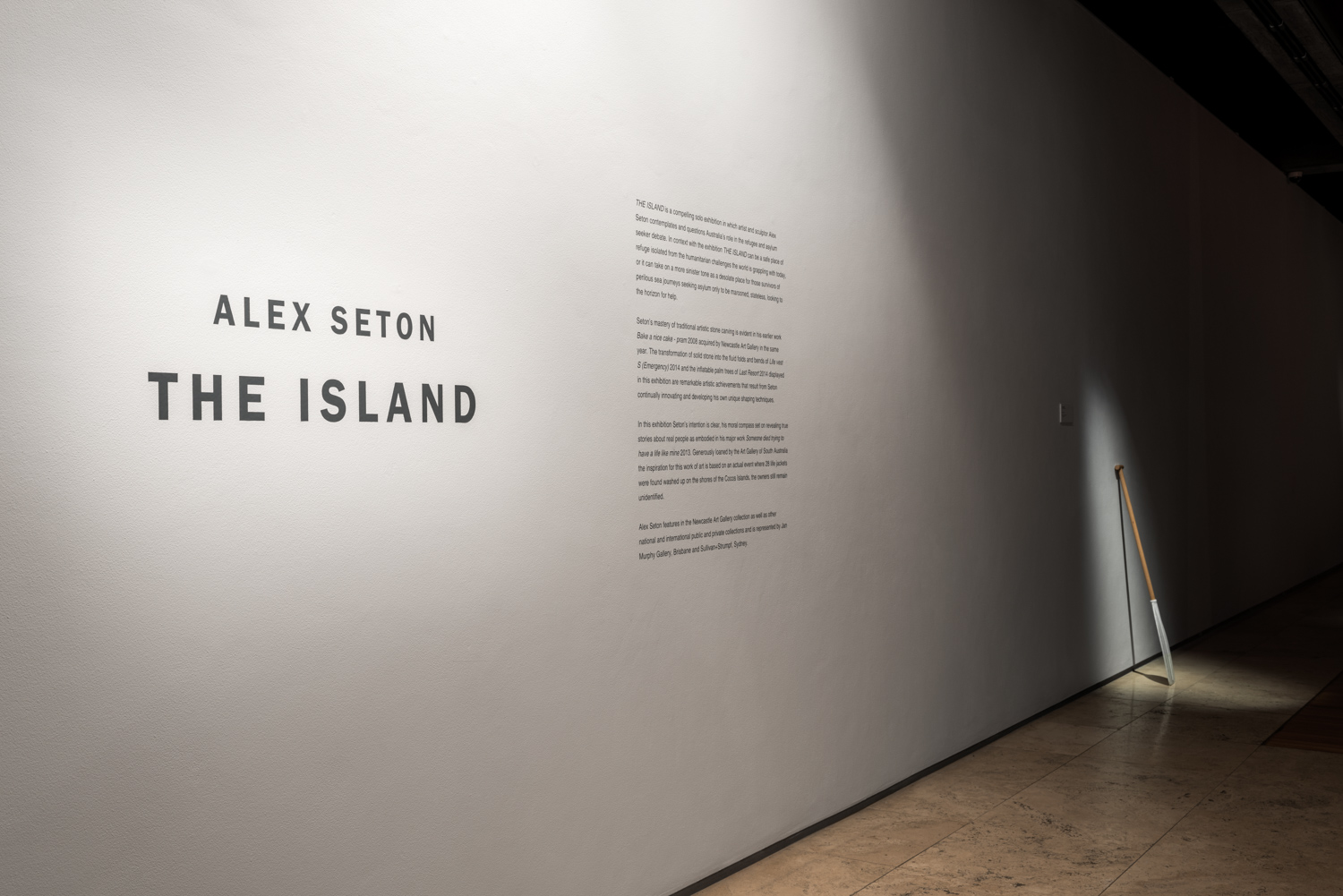 The Island Newcastle Art Gallery 18 February - 7 May 2017 This solo exhibition contemplates and questions Australia’s role in the asylum debate. ‘The Island’ as a concept can be a safe place of refuge, isolated geographically and ideologically from the humanitarian challenges the world is currently grappling with. Alternatively it can take on a more sinister tone as a place deserted for those who have survived a perilous sea journey only to be marooned, stateless, detained, looking to the horizon for help. In Europe today, the mass movement of refugees and asylum seekers displaced by war and poverty is history repeated. Where once immigrants were embraced as a means to drive the health and economy of nations, today we turn inwards as the ideology of walls and fences become potent political capital. Seton transforms and manipulates his marble sculptures into emphatic motifs and metaphors of these current socio-political themes and narratives. Photography: Mark Pokorny