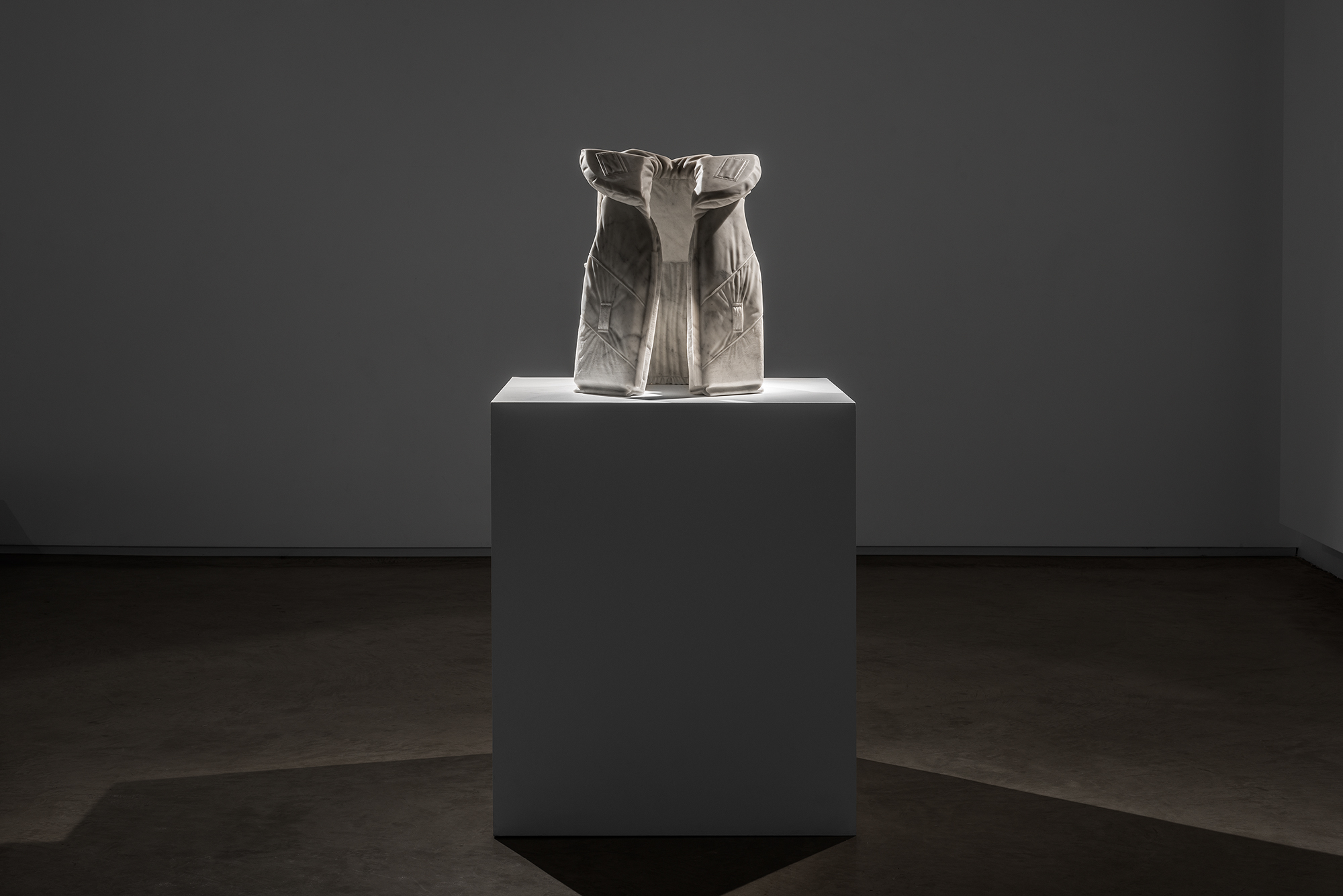 Life Vest M (Emergency) 2014 Bianco marble 54 x 40 x 30 cm