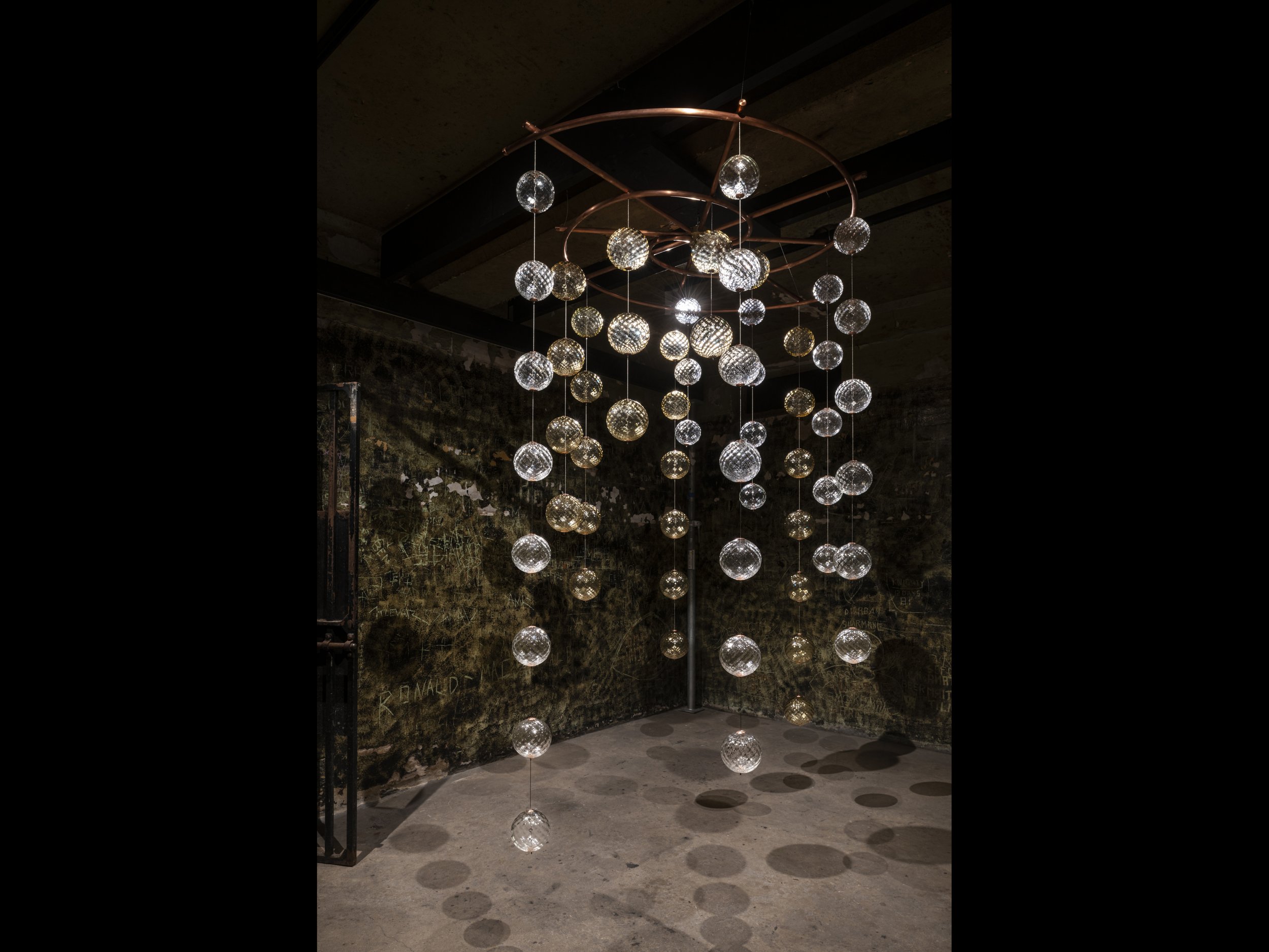   The Moment is Structured that Way, 2022  58 soda glass circular pieces, copper, brass, steel 220 x 170 x 150 cm Glassblower: Netty Blair 