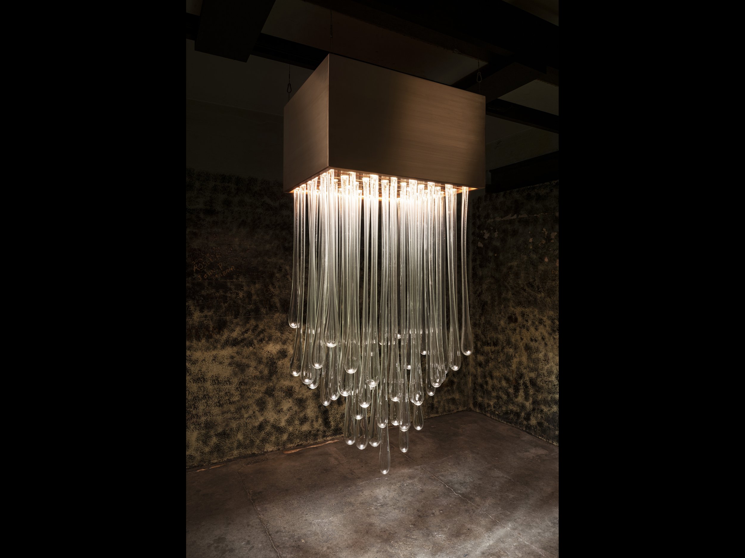   The Amber of this Moment, 2022  48 soda glass droplets, copper, brass and 6x1600lm LEDs 185 x 80 x 60 cm Glassblower: Tom Rowney 