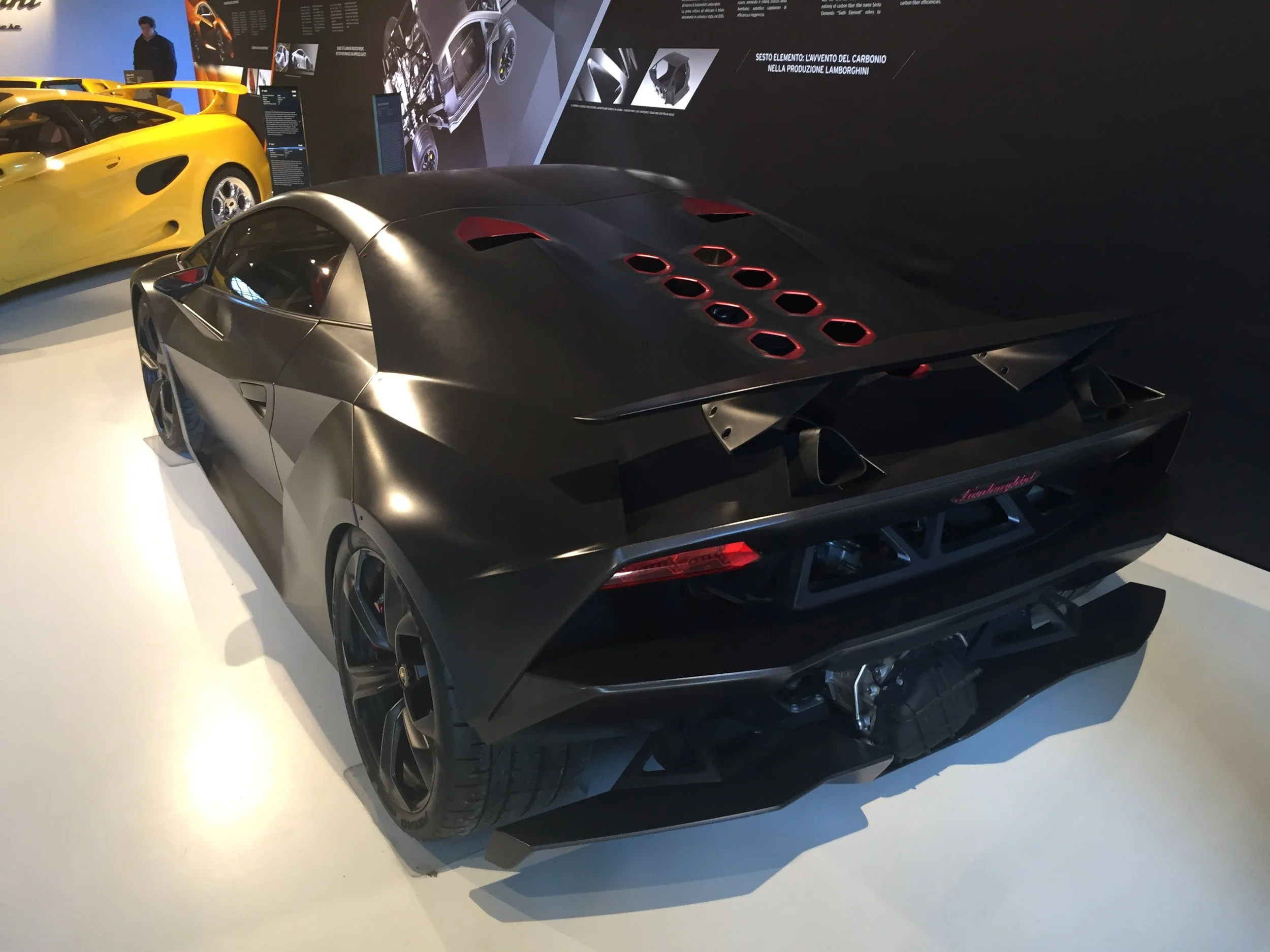 2017 MUSEO LAMBORGHINI