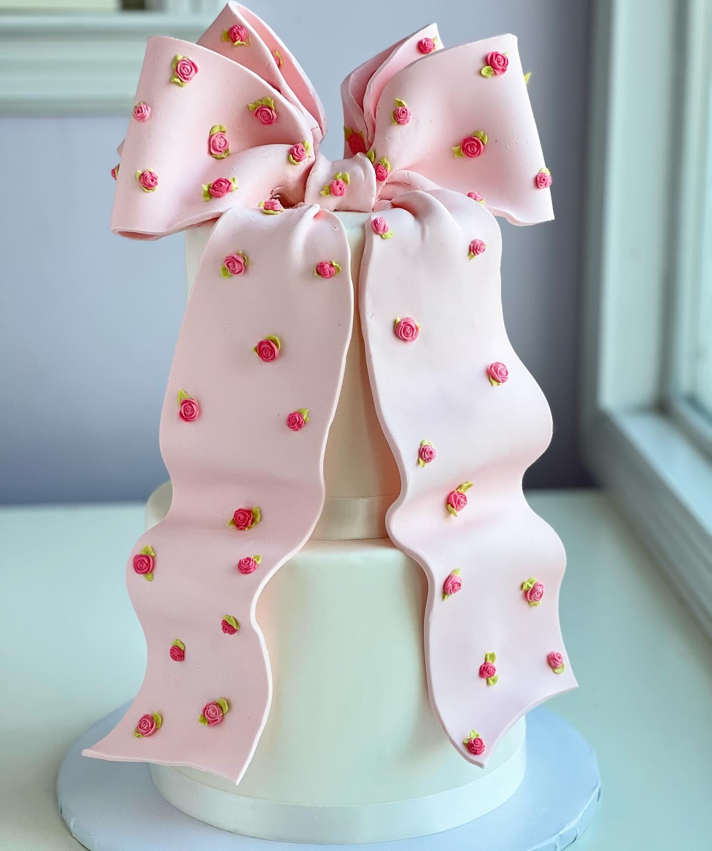 🎀🎂🎀🎂🎀 @loveshackfancy Themed Soir&eacute;e! 🤩🎀 #ALLSUGARBOW #keremocakes #shabbychic